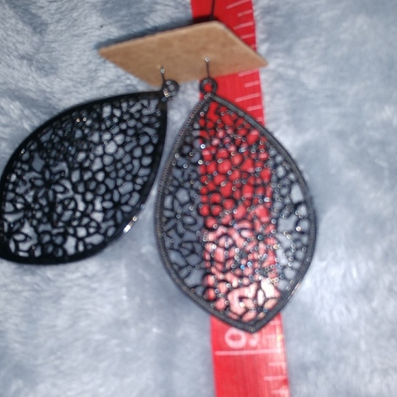 Floral Hollow Leaf Shaped Drop Earrings - Picture 6 of 8